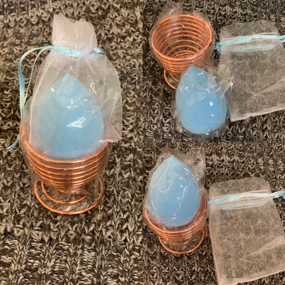 Beauty blender with stand with FREE GIFT!